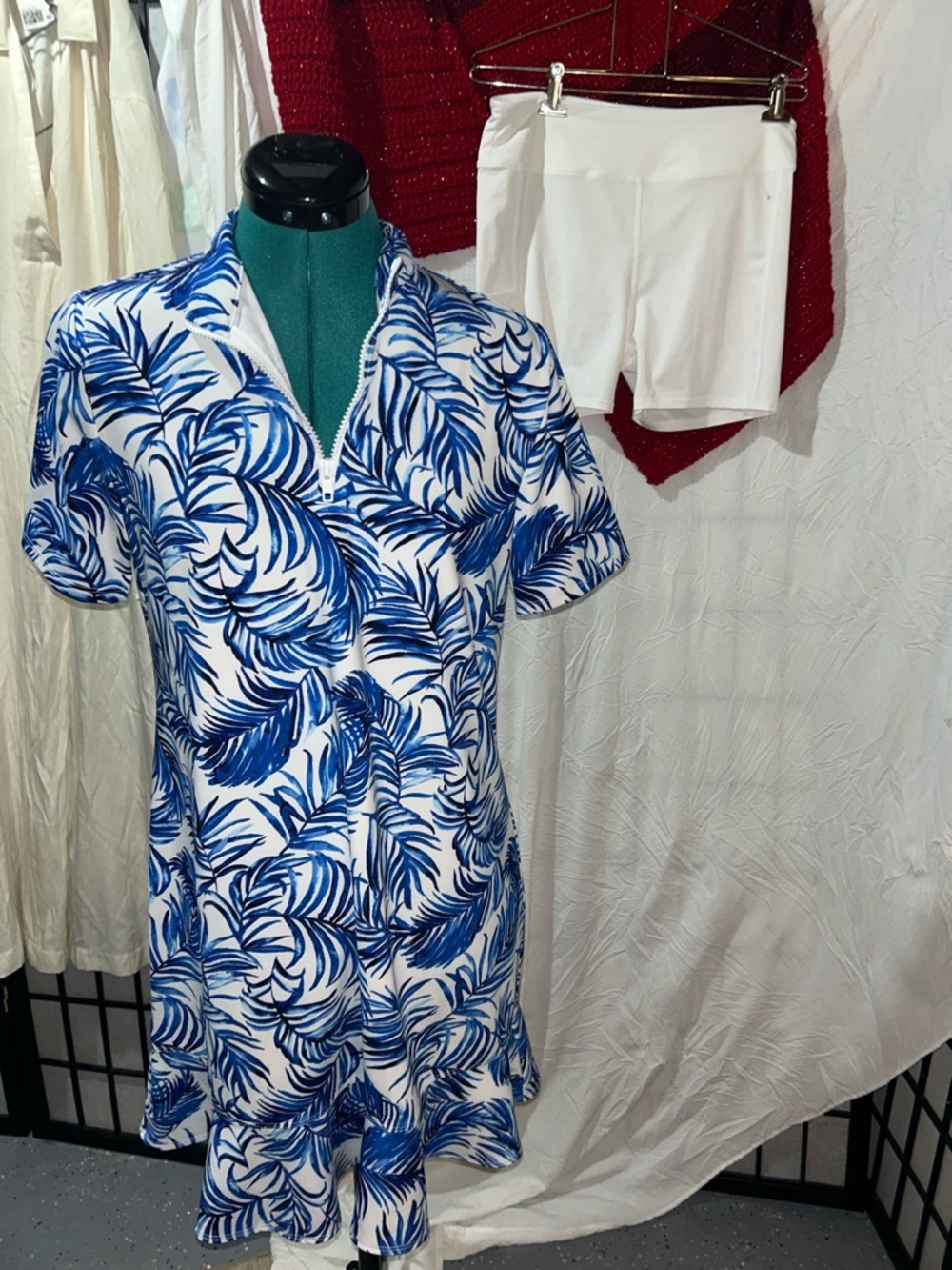 Tommy Bahama Golf Blue & White Palm-Print Short Sleeve  dress with shorts size L